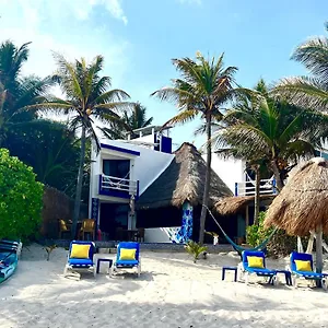  Apartment Beachfront Hammock Heaven